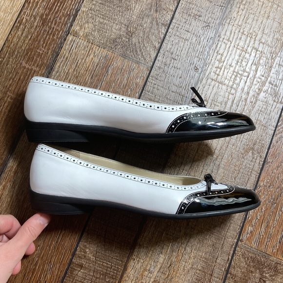 Salvatore Ferragamo Leather and Patent Flats Size 7.5 Narrow - Picture 6 of 11